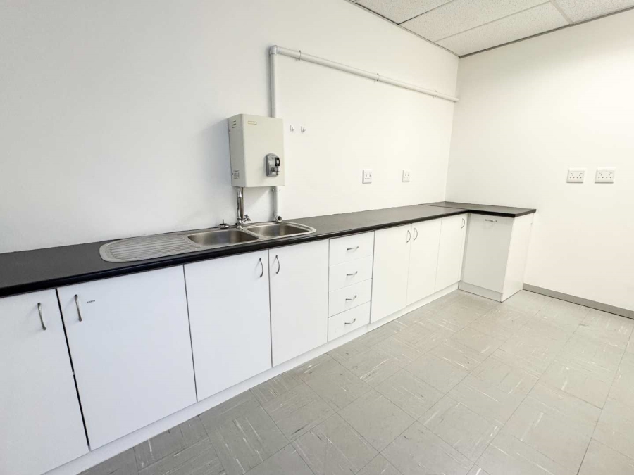 To Let Commercial Property for Rent in Plattekloof Western Cape